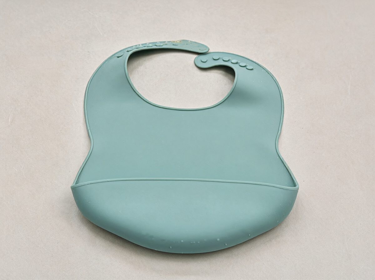Catch-Pocket Feeding Bib